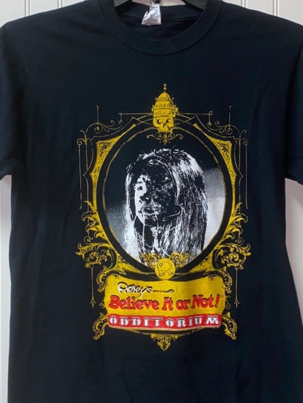 Ripleys Believe It or Not! Oddities Shirt M Shrunken Head Goth Witch - Picture 5 of 5